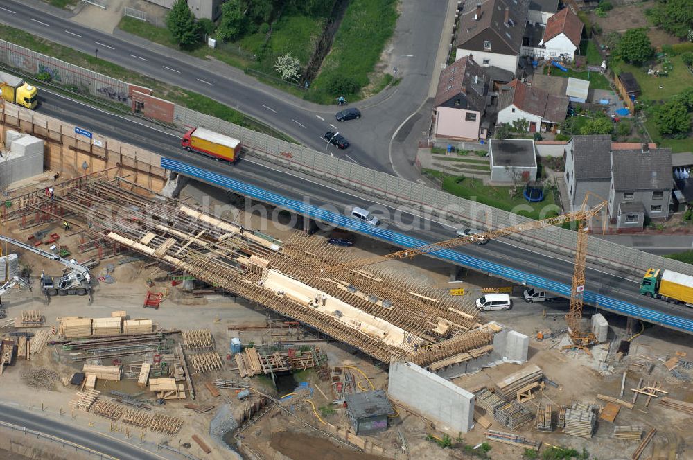 Braunschweig from the bird's eye view: Blick auf den Um- und Ausbau des Autobahndreieck Braunschweig-Südwest an der Autobahn A29 / A 391. Der EUROVIA Baukonzern errichtet hier einige Brückenneubauten. Bauherr ist die Niedersächsische Landesbehörde für Straßenbau und Verkehr. View of the implementation and expansion of the motorway junction Braunschweig-southwest along the highway A29 / A 395th The construction company built EUROVIA here are some new bridges. Owner is the Lower Saxony state authorities for road construction and transport.