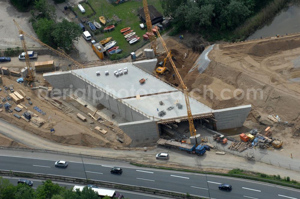 Braunschweig from above - Blick auf den Um- und Ausbau des Autobahndreieck Braunschweig-Südwest an der Autobahn A29 / A 391. Der EUROVIA Baukonzern errichtet hier einige Brückenneubauten. Bauherr ist die Niedersächsische Landesbehörde für Straßenbau und Verkehr. View of the implementation and expansion of the motorway junction Braunschweig-southwest along the highway A29 / A 395th The construction company built EUROVIA here are some new bridges. Owner is the Lower Saxony state authorities for road construction and transport.