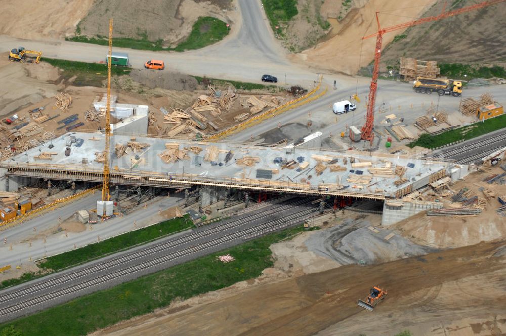 Aerial image Braunschweig - Blick auf den Um- und Ausbau des Autobahndreieck Braunschweig-Südwest an der Autobahn A29 / A 391. Der EUROVIA Baukonzern errichtet hier einige Brückenneubauten. Bauherr ist die Niedersächsische Landesbehörde für Straßenbau und Verkehr. View of the implementation and expansion of the motorway junction Braunschweig-southwest along the highway A29 / A 395th The construction company built EUROVIA here are some new bridges. Owner is the Lower Saxony state authorities for road construction and transport.