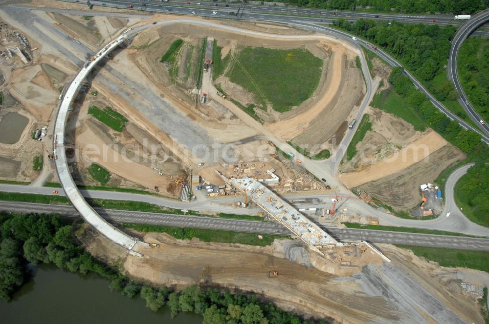 Braunschweig from the bird's eye view: Blick auf den Um- und Ausbau des Autobahndreieck Braunschweig-Südwest an der Autobahn A29 / A 391. Der EUROVIA Baukonzern errichtet hier einige Brückenneubauten. Bauherr ist die Niedersächsische Landesbehörde für Straßenbau und Verkehr. View of the implementation and expansion of the motorway junction Braunschweig-southwest along the highway A29 / A 395th The construction company built EUROVIA here are some new bridges. Owner is the Lower Saxony state authorities for road construction and transport.