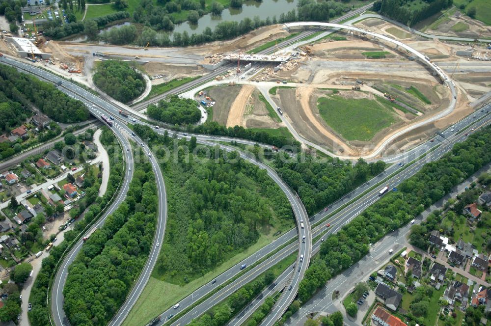 Braunschweig from above - Blick auf den Um- und Ausbau des Autobahndreieck Braunschweig-Südwest an der Autobahn A29 / A 391. Der EUROVIA Baukonzern errichtet hier einige Brückenneubauten. Bauherr ist die Niedersächsische Landesbehörde für Straßenbau und Verkehr. View of the implementation and expansion of the motorway junction Braunschweig-southwest along the highway A29 / A 395th The construction company built EUROVIA here are some new bridges. Owner is the Lower Saxony state authorities for road construction and transport.