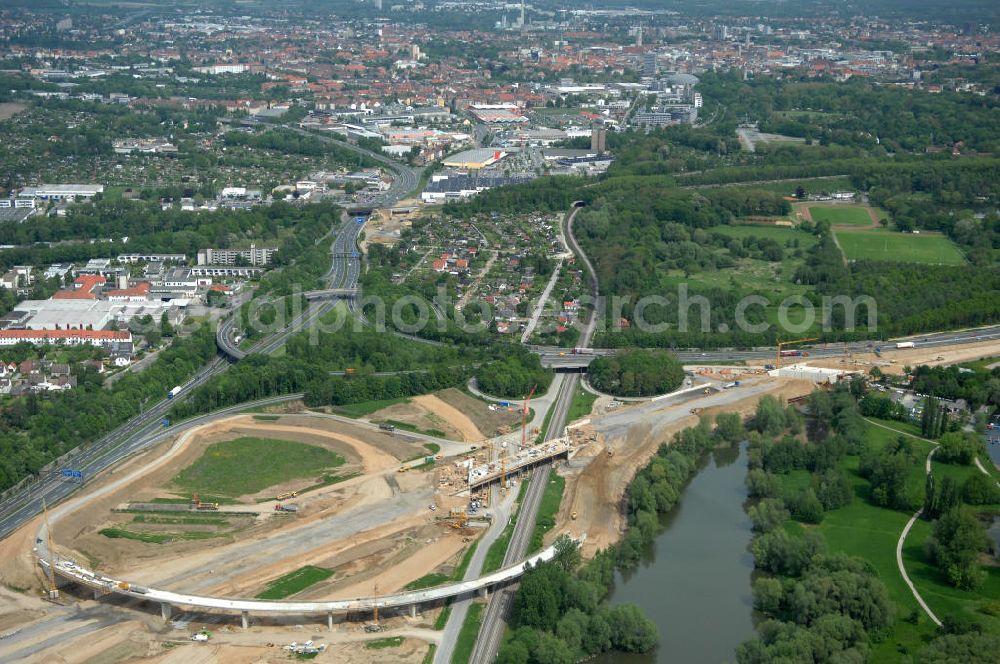 Aerial photograph Braunschweig - Blick auf den Um- und Ausbau des Autobahndreieck Braunschweig-Südwest an der Autobahn A29 / A 391. Der EUROVIA Baukonzern errichtet hier einige Brückenneubauten. Bauherr ist die Niedersächsische Landesbehörde für Straßenbau und Verkehr. View of the implementation and expansion of the motorway junction Braunschweig-southwest along the highway A29 / A 395th The construction company built EUROVIA here are some new bridges. Owner is the Lower Saxony state authorities for road construction and transport.