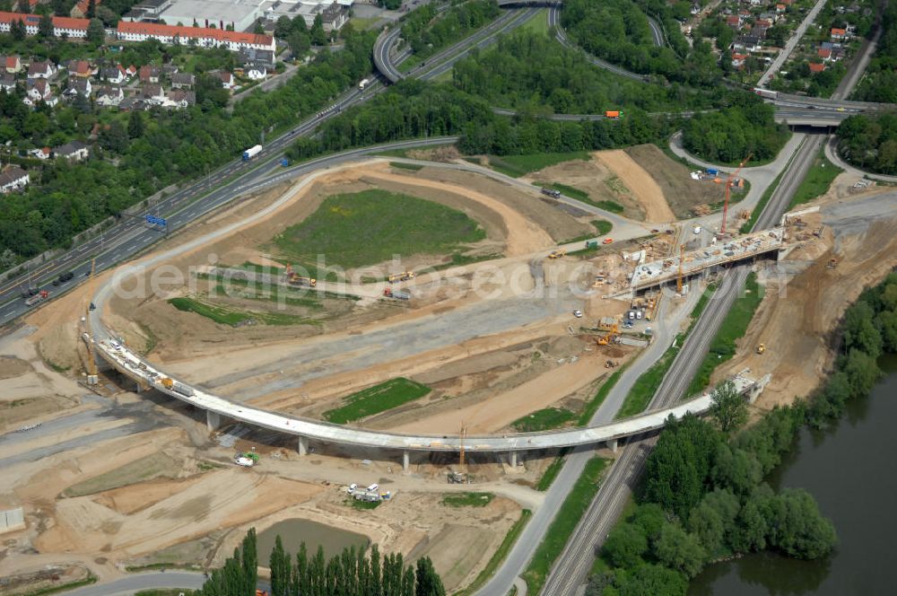 Braunschweig from above - Blick auf den Um- und Ausbau des Autobahndreieck Braunschweig-Südwest an der Autobahn A29 / A 391. Der EUROVIA Baukonzern errichtet hier einige Brückenneubauten. Bauherr ist die Niedersächsische Landesbehörde für Straßenbau und Verkehr. View of the implementation and expansion of the motorway junction Braunschweig-southwest along the highway A29 / A 395th The construction company built EUROVIA here are some new bridges. Owner is the Lower Saxony state authorities for road construction and transport.