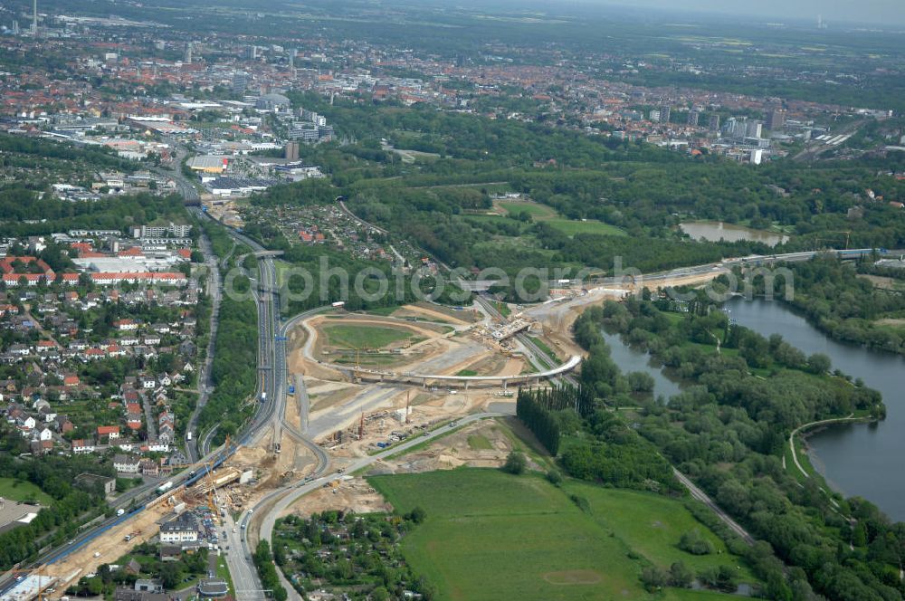 Braunschweig from above - Blick auf den Um- und Ausbau des Autobahndreieck Braunschweig-Südwest an der Autobahn A29 / A 391. Der EUROVIA Baukonzern errichtet hier einige Brückenneubauten. Bauherr ist die Niedersächsische Landesbehörde für Straßenbau und Verkehr. View of the implementation and expansion of the motorway junction Braunschweig-southwest along the highway A29 / A 395th The construction company built EUROVIA here are some new bridges. Owner is the Lower Saxony state authorities for road construction and transport.