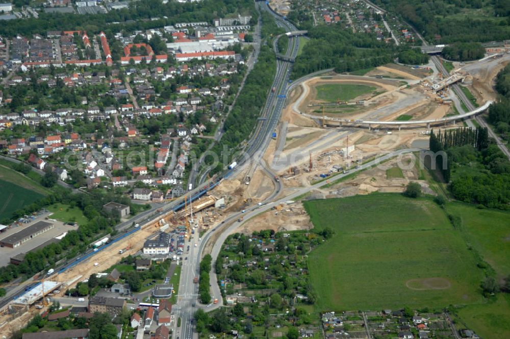 Aerial image Braunschweig - Blick auf den Um- und Ausbau des Autobahndreieck Braunschweig-Südwest an der Autobahn A29 / A 391. Der EUROVIA Baukonzern errichtet hier einige Brückenneubauten. Bauherr ist die Niedersächsische Landesbehörde für Straßenbau und Verkehr. View of the implementation and expansion of the motorway junction Braunschweig-southwest along the highway A29 / A 395th The construction company built EUROVIA here are some new bridges. Owner is the Lower Saxony state authorities for road construction and transport.