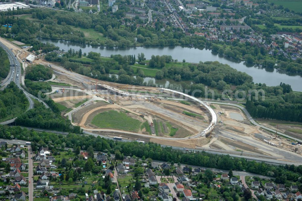 Braunschweig from above - Blick auf den Um- und Ausbau des Autobahndreieck Braunschweig-Südwest an der Autobahn A29 / A 391. Der EUROVIA Baukonzern errichtet hier einige Brückenneubauten. Bauherr ist die Niedersächsische Landesbehörde für Straßenbau und Verkehr. View of the implementation and expansion of the motorway junction Braunschweig-southwest along the highway A29 / A 395th The construction company built EUROVIA here are some new bridges. Owner is the Lower Saxony state authorities for road construction and transport.