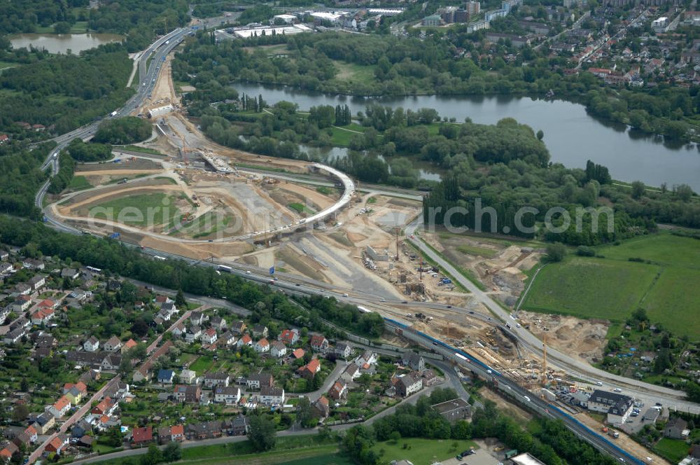 Braunschweig from the bird's eye view: Blick auf den Um- und Ausbau des Autobahndreieck Braunschweig-Südwest an der Autobahn A29 / A 391. Der EUROVIA Baukonzern errichtet hier einige Brückenneubauten. Bauherr ist die Niedersächsische Landesbehörde für Straßenbau und Verkehr. View of the implementation and expansion of the motorway junction Braunschweig-southwest along the highway A29 / A 395th The construction company built EUROVIA here are some new bridges. Owner is the Lower Saxony state authorities for road construction and transport.