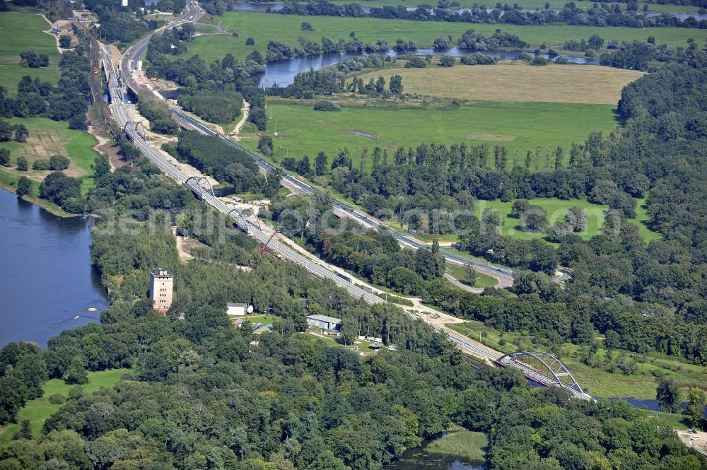 Aerial image Dessau-Roßlau - Blick auf verschiedene Brückenbauwerke an der Baustelle zum Ausbau der B184 zwischen Dessau und Roßlau in Sachsen-Anhalt. Die B184 wird aufgrund des gestiegenen Verkehrsaufkommens zwischen 2006 und 2009 als vierstreifige Bundesstraße (RQ 20) über den Verlauf der Elbe hinweg ausgebaut. Bauherr ist der Landesbetrieb Bau Sachsen-Anhalt, die Projektleitung liegt bei SCHÜßLER - PLAN Berlin.View of different bridge structures on the site for the expansion of the B184 between Dessau and Roßlau in Saxony-Anhalt.