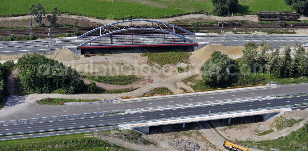 Aerial photograph Dessau-Roßlau - Blick auf verschiedene Brückenbauwerke an der Baustelle zum Ausbau der B184 zwischen Dessau und Roßlau in Sachsen-Anhalt. Die B184 wird aufgrund des gestiegenen Verkehrsaufkommens zwischen 2006 und 2009 als vierstreifige Bundesstraße (RQ 20) über den Verlauf der Elbe hinweg ausgebaut. Bauherr ist der Landesbetrieb Bau Sachsen-Anhalt, die Projektleitung liegt bei SCHÜßLER - PLAN Berlin.View of different bridge structures on the site for the expansion of the B184 between Dessau and Roßlau in Saxony-Anhalt.