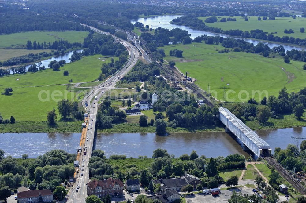 Aerial image Dessau-Roßlau - Blick auf verschiedene Brückenbauwerke an der Baustelle zum Ausbau der B184 zwischen Dessau und Roßlau in Sachsen-Anhalt. Die B184 wird aufgrund des gestiegenen Verkehrsaufkommens zwischen 2006 und 2009 als vierstreifige Bundesstraße (RQ 20) über den Verlauf der Elbe hinweg ausgebaut. Bauherr ist der Landesbetrieb Bau Sachsen-Anhalt, die Projektleitung liegt bei SCHÜßLER - PLAN Berlin.View of different bridge structures on the site for the expansion of the B184 between Dessau and Roßlau in Saxony-Anhalt.