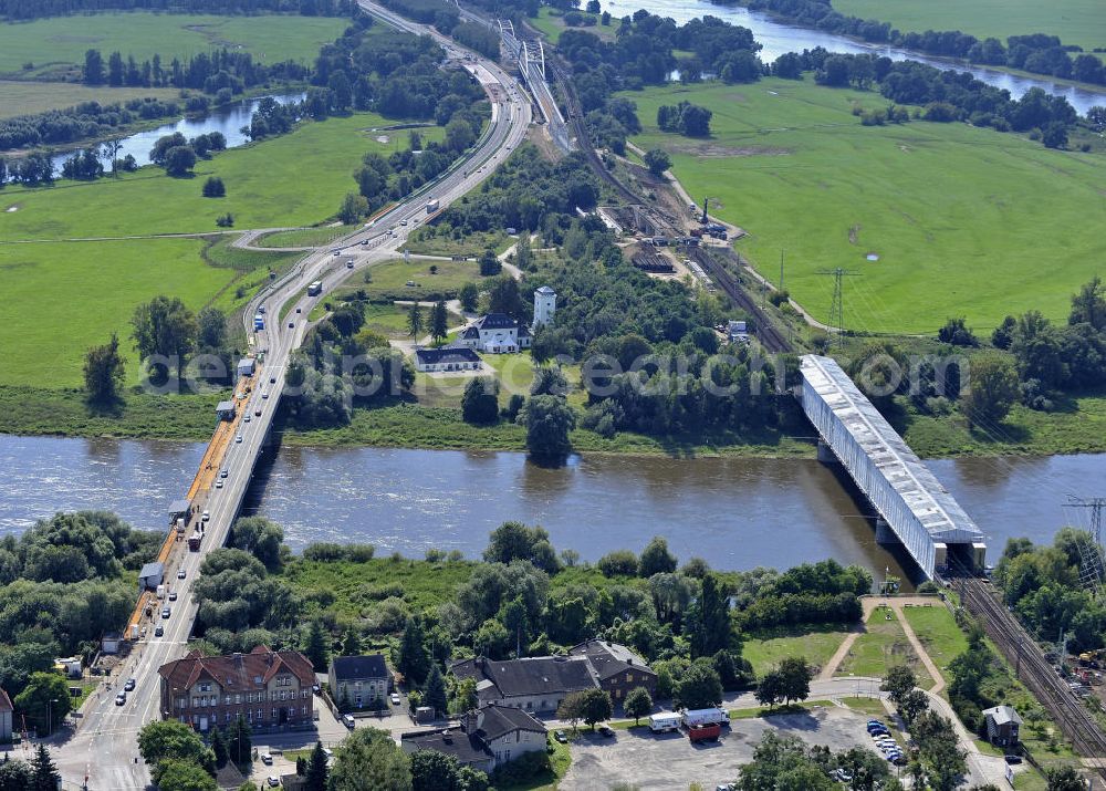 Aerial photograph Dessau-Roßlau - Blick auf verschiedene Brückenbauwerke an der Baustelle zum Ausbau der B184 zwischen Dessau und Roßlau in Sachsen-Anhalt. Die B184 wird aufgrund des gestiegenen Verkehrsaufkommens zwischen 2006 und 2009 als vierstreifige Bundesstraße (RQ 20) über den Verlauf der Elbe hinweg ausgebaut. Bauherr ist der Landesbetrieb Bau Sachsen-Anhalt, die Projektleitung liegt bei SCHÜßLER - PLAN Berlin.View of different bridge structures on the site for the expansion of the B184 between Dessau and Roßlau in Saxony-Anhalt.