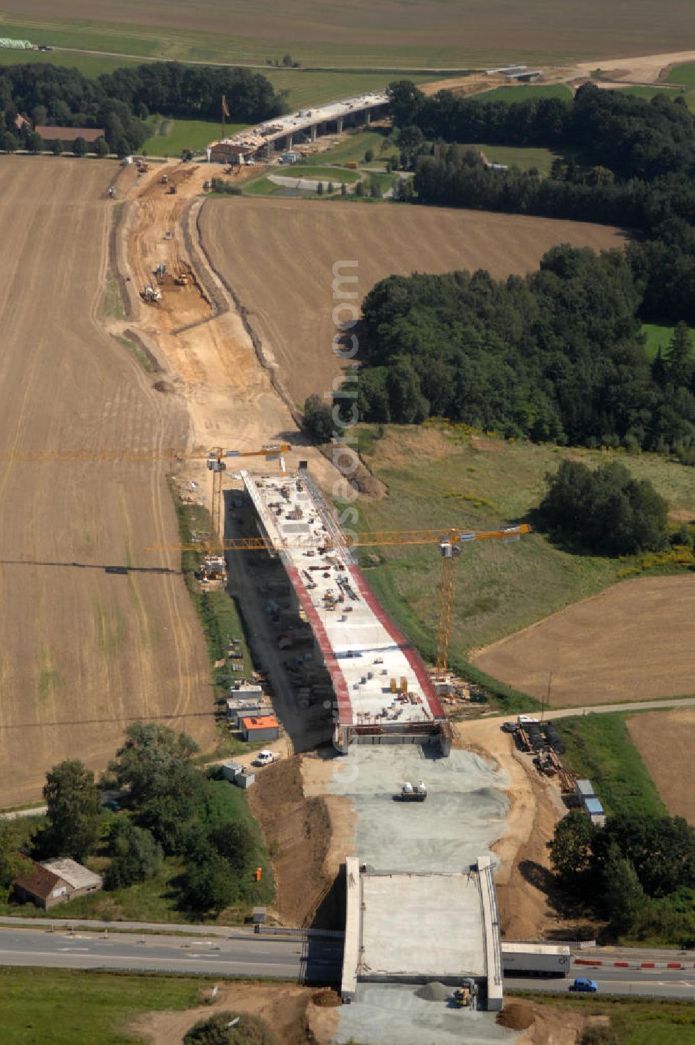 Löbau from above - Blick auf den Ausbau der B 178 an der Ortsumfahrung Löbau im Landkreis Görlitz in Sachsen. Im Zuge des Bauvorhabens B 178 Neuverlegung zwischen der BAB A 4 und der Bundesgrenze D / PL errichtet die Hentschke Bau GmbH die Neubaustrecke der B 178. Kontakt: Hentschke Bau GmbH, Tel. +49 (0) 359 167 030,