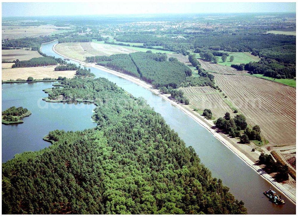 Burg from above - 30.06.2004; Blick auf den Elbe - Havelkanal zwischen Zerben und Burg, vorbei an Ihleburg und Parchau