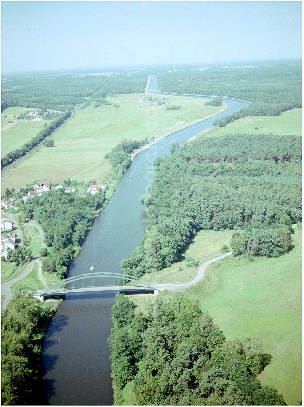 Genthin from the bird's eye view: 30.7.2004, Elbe - Havelkanal östlich von Genthin