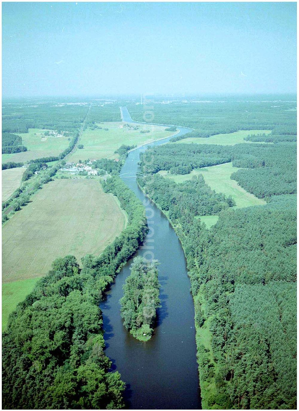 Brandenburg from above - 30.7.2004, Havelkanal östlich von Brandenburg