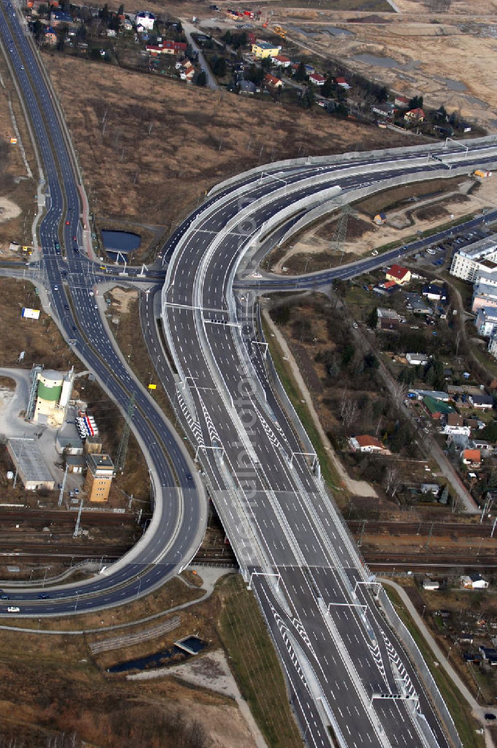 Aerial image Schönefeld - Blick auf den Ausbau der A113n als südöstliches Tor zur Hauptstadt. Unter Berücksichtigung des Flughafen Berlin Brandenburg International wurde eine Verkehrskonzeption für den Ausbau des Straßennetzes im Raum Berlin-Schönefeld erarbeitet, die zwei Stufen umfasste. Die erste Stufe sah den vierstreifigen Ausbau der Bundesstraßen B 96a und B 179 mit der Anbindung des Flughafens über zwei Knotenpunkte vor. Inhalt der zweiten Stufe war der Anschluß der Bundesautobahn A 113 neu an die B 9?????????????????????????????????????????????????????????????????