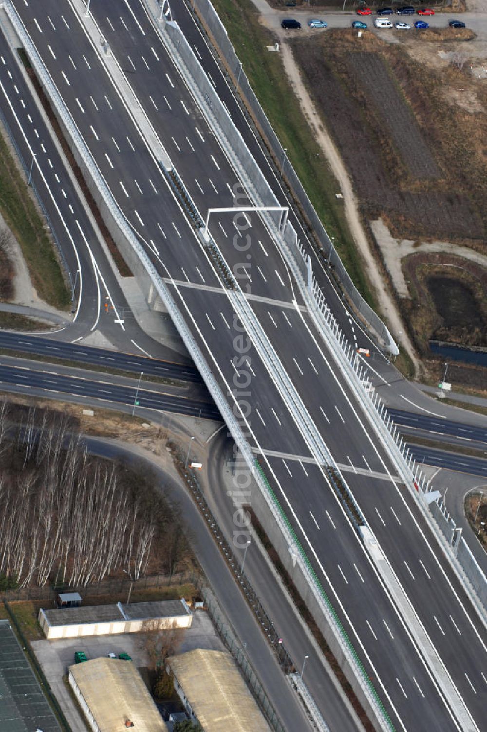 Aerial photograph Schönefeld - Blick auf den Ausbau der A113n als südöstliches Tor zur Hauptstadt. Unter Berücksichtigung des Flughafen Berlin Brandenburg International wurde eine Verkehrskonzeption für den Ausbau des Straßennetzes im Raum Berlin-Schönefeld erarbeitet, die zwei Stufen umfasste. Die erste Stufe sah den vierstreifigen Ausbau der Bundesstraßen B 96a und B 179 mit der Anbindung des Flughafens über zwei Knotenpunkte vor. Inhalt der zweiten Stufe war der Anschluß der Bundesautobahn A 113 neu an die B 9?????????????????????????????????????????????????????????????????