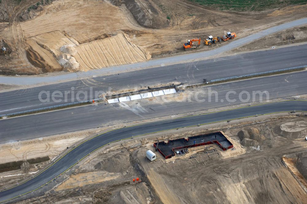 Aerial photograph Schönefeld - Blick auf den Ausbau der A113n als südöstliches Tor zur Hauptstadt. Unter Berücksichtigung des Flughafen Berlin Brandenburg International wurde eine Verkehrskonzeption für den Ausbau des Straßennetzes im Raum Berlin-Schönefeld erarbeitet, die zwei Stufen umfasste. Die erste Stufe sah den vierstreifigen Ausbau der Bundesstraßen B 96a und B 179 mit der Anbindung des Flughafens über zwei Knotenpunkte vor. Inhalt der zweiten Stufe war der Anschluß der Bundesautobahn A 113 neu an die B 9?????????????????????????????????????????????????????????????????