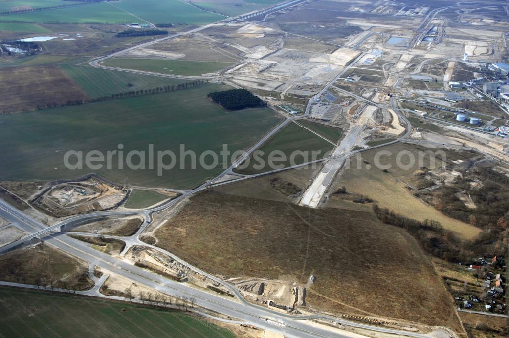 Aerial photograph Schönefeld - Blick auf den Ausbau der A113n als südöstliches Tor zur Hauptstadt. Unter Berücksichtigung des Flughafen Berlin Brandenburg International wurde eine Verkehrskonzeption für den Ausbau des Straßennetzes im Raum Berlin-Schönefeld erarbeitet, die zwei Stufen umfasste. Die erste Stufe sah den vierstreifigen Ausbau der Bundesstraßen B 96a und B 179 mit der Anbindung des Flughafens über zwei Knotenpunkte vor. Inhalt der zweiten Stufe war der Anschluß der Bundesautobahn A 113 neu an die B 9?????????????????????????????????????????????????????????????????