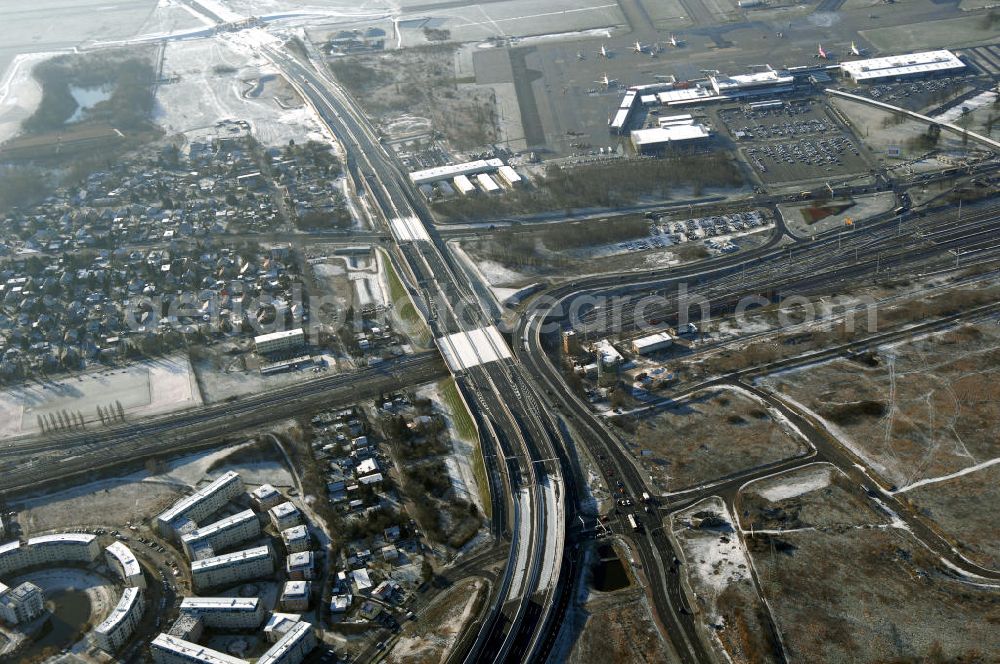 Aerial photograph Schönefeld - Blick auf den Ausbau der A113n als südöstliches Tor zur Hauptstadt. Unter Berücksichtigung des Flughafens Berlin Brandenburg International wurde eine Verkehrskonzeption für den Ausbau des Straßennetzes im Raum Berlin-Schönefeld erarbeitet, die zwei Stufen umfasste. Die erste Stufe sah den vierstreifigen Ausbau der Bundesstraßen B 96a und B 179 mit der Anbindung des Flughafens über zwei Knotenpunkte vor. Inhalt der zweiten Stufe war der Anschluß der Bundesautobahn A 113 neu an die B 96a und B 179. SCHÜßLER Plan Ingenieurgesellschaft, BATEG, EUROVIA