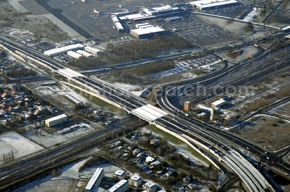 Aerial photograph Schönefeld - Blick auf den Ausbau der A113n als südöstliches Tor zur Hauptstadt. Unter Berücksichtigung des Flughafens Berlin Brandenburg International wurde eine Verkehrskonzeption für den Ausbau des Straßennetzes im Raum Berlin-Schönefeld erarbeitet, die zwei Stufen umfasste. Die erste Stufe sah den vierstreifigen Ausbau der Bundesstraßen B 96a und B 179 mit der Anbindung des Flughafens über zwei Knotenpunkte vor. Inhalt der zweiten Stufe war der Anschluß der Bundesautobahn A 113 neu an die B 96a und B 179. SCHÜßLER Plan Ingenieurgesellschaft, BATEG, EUROVIA