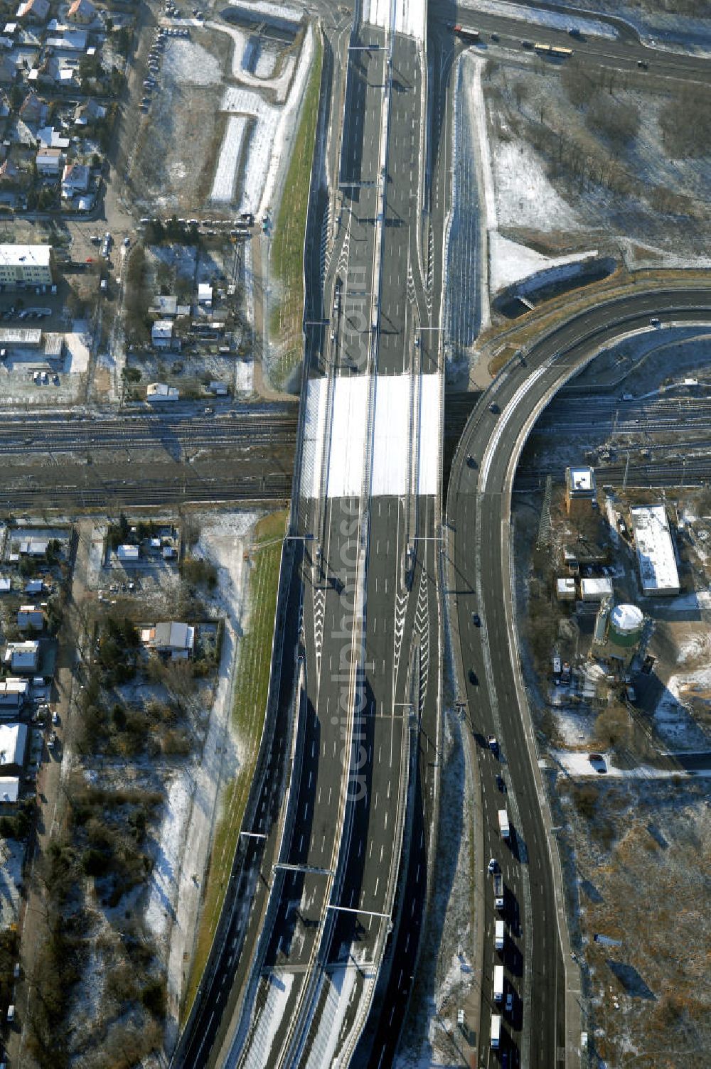 Aerial photograph Schönefeld - Blick auf den Ausbau der A113n als südöstliches Tor zur Hauptstadt. Unter Berücksichtigung des Flughafens Berlin Brandenburg International wurde eine Verkehrskonzeption für den Ausbau des Straßennetzes im Raum Berlin-Schönefeld erarbeitet, die zwei Stufen umfasste. Die erste Stufe sah den vierstreifigen Ausbau der Bundesstraßen B 96a und B 179 mit der Anbindung des Flughafens über zwei Knotenpunkte vor. Inhalt der zweiten Stufe war der Anschluß der Bundesautobahn A 113 neu an die B 96a und B 179. SCHÜßLER Plan Ingenieurgesellschaft, BATEG, EUROVIA