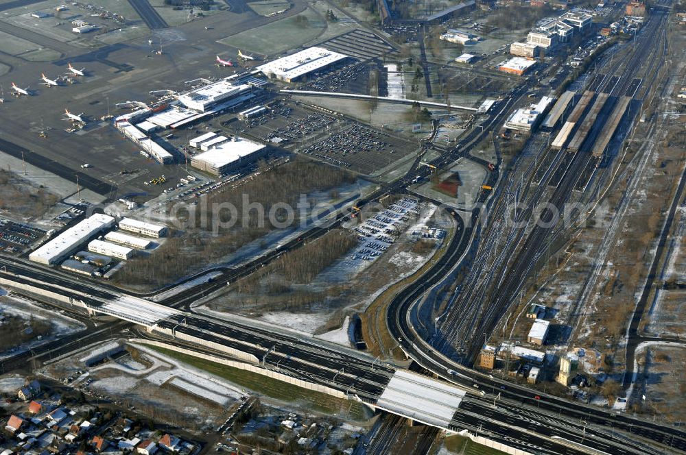 Aerial photograph Schönefeld - Blick auf den Ausbau der A113n als südöstliches Tor zur Hauptstadt. Unter Berücksichtigung des Flughafens Berlin Brandenburg International wurde eine Verkehrskonzeption für den Ausbau des Straßennetzes im Raum Berlin-Schönefeld erarbeitet, die zwei Stufen umfasste. Die erste Stufe sah den vierstreifigen Ausbau der Bundesstraßen B 96a und B 179 mit der Anbindung des Flughafens über zwei Knotenpunkte vor. Inhalt der zweiten Stufe war der Anschluß der Bundesautobahn A 113 neu an die B 96a und B 179. SCHÜßLER Plan Ingenieurgesellschaft, BATEG, EUROVIA