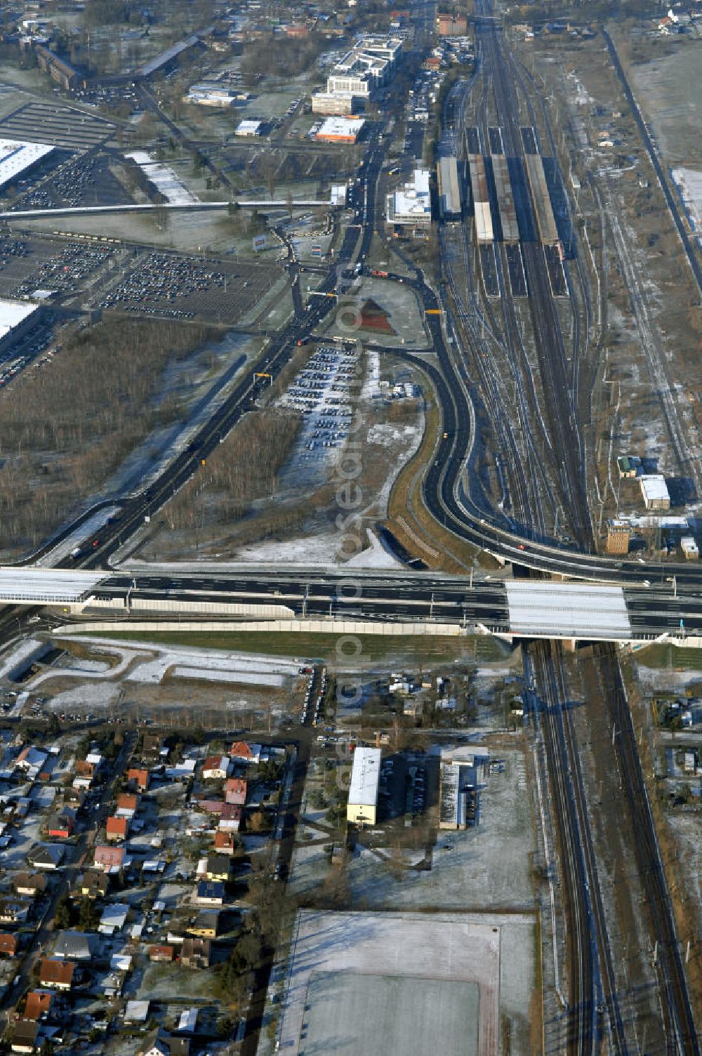 Aerial image Schönefeld - Blick auf den Ausbau der A113n als südöstliches Tor zur Hauptstadt. Unter Berücksichtigung des Flughafens Berlin Brandenburg International wurde eine Verkehrskonzeption für den Ausbau des Straßennetzes im Raum Berlin-Schönefeld erarbeitet, die zwei Stufen umfasste. Die erste Stufe sah den vierstreifigen Ausbau der Bundesstraßen B 96a und B 179 mit der Anbindung des Flughafens über zwei Knotenpunkte vor. Inhalt der zweiten Stufe war der Anschluß der Bundesautobahn A 113 neu an die B 96a und B 179. SCHÜßLER Plan Ingenieurgesellschaft, BATEG, EUROVIA