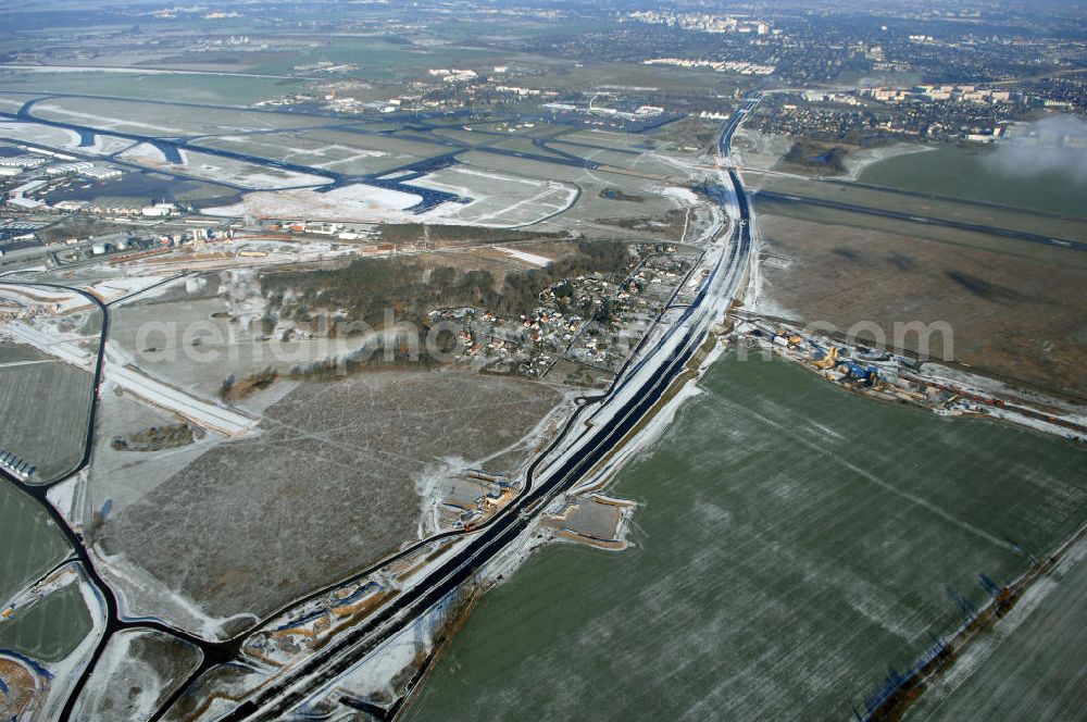 Aerial image Schönefeld - Blick auf den Ausbau der A113n als südöstliches Tor zur Hauptstadt. Unter Berücksichtigung des Flughafens Berlin Brandenburg International wurde eine Verkehrskonzeption für den Ausbau des Straßennetzes im Raum Berlin-Schönefeld erarbeitet, die zwei Stufen umfasste. Die erste Stufe sah den vierstreifigen Ausbau der Bundesstraßen B 96a und B 179 mit der Anbindung des Flughafens über zwei Knotenpunkte vor. Inhalt der zweiten Stufe war der Anschluß der Bundesautobahn A 113 neu an die B 96a und B 179. SCHÜßLER Plan Ingenieurgesellschaft, BATEG, EUROVIA