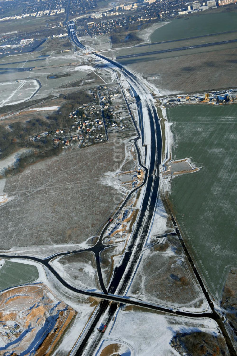 Schönefeld from the bird's eye view: Blick auf den Ausbau der A113n als südöstliches Tor zur Hauptstadt. Unter Berücksichtigung des Flughafens Berlin Brandenburg International wurde eine Verkehrskonzeption für den Ausbau des Straßennetzes im Raum Berlin-Schönefeld erarbeitet, die zwei Stufen umfasste. Die erste Stufe sah den vierstreifigen Ausbau der Bundesstraßen B 96a und B 179 mit der Anbindung des Flughafens über zwei Knotenpunkte vor. Inhalt der zweiten Stufe war der Anschluß der Bundesautobahn A 113 neu an die B 96a und B 179. SCHÜßLER Plan Ingenieurgesellschaft, BATEG, EUROVIA