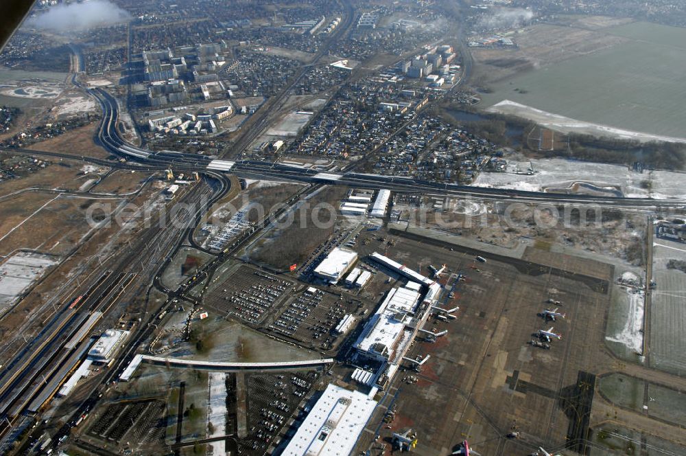 Schönefeld from the bird's eye view: Blick auf den Ausbau der A113n als südöstliches Tor zur Hauptstadt. Unter Berücksichtigung des Flughafens Berlin Brandenburg International wurde eine Verkehrskonzeption für den Ausbau des Straßennetzes im Raum Berlin-Schönefeld erarbeitet, die zwei Stufen umfasste. Die erste Stufe sah den vierstreifigen Ausbau der Bundesstraßen B 96a und B 179 mit der Anbindung des Flughafens über zwei Knotenpunkte vor. Inhalt der zweiten Stufe war der Anschluß der Bundesautobahn A 113 neu an die B 96a und B 179. SCHÜßLER Plan Ingenieurgesellschaft, BATEG, EUROVIA