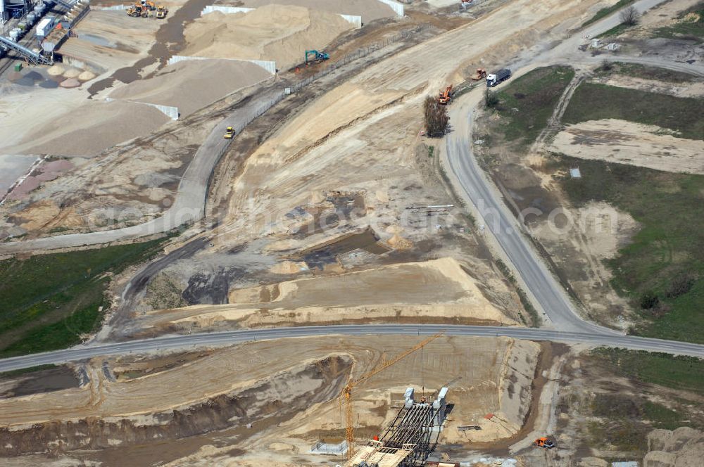 Aerial image Schönefeld - Blick auf den Bereich der Stadtautobahn / Zubringer A113n als südöstliches Tor zur Hauptstadt kurz vor der Verkehrsfreigabe. Unter Berücksichtigung des Flughafens Berlin Brandenburg International wurde eine Verkehrskonzeption für den Ausbau des Straßennetzes im Raum Berlin-Schönefeld erarbeitet, die zwei Stufen umfasste. Die erste Stufe sah den vierstreifigen Ausbau der Bundesstraßen B 96a und B 179 mit der Anbindung des Flughafens über zwei Knotenpunkte vor. Inhalt der zweiten Stufe war der Anschluß der Bundesautobahn A 113 neu an die B 96a und B 179. SCHÜßLER Plan Ingenieurgesellschaft, BATEG, EUROVIA, BERGER