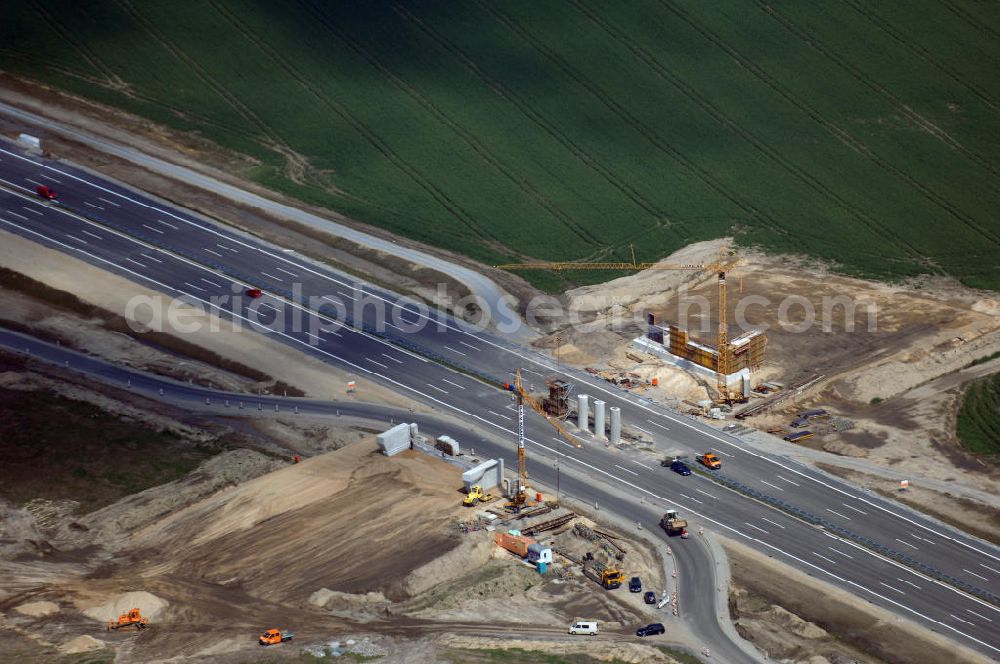 Schönefeld from the bird's eye view: Blick auf den Bereich der Stadtautobahn / Zubringer A113n als südöstliches Tor zur Hauptstadt kurz vor der Verkehrsfreigabe. Unter Berücksichtigung des Flughafens Berlin Brandenburg International wurde eine Verkehrskonzeption für den Ausbau des Straßennetzes im Raum Berlin-Schönefeld erarbeitet, die zwei Stufen umfasste. Die erste Stufe sah den vierstreifigen Ausbau der Bundesstraßen B 96a und B 179 mit der Anbindung des Flughafens über zwei Knotenpunkte vor. Inhalt der zweiten Stufe war der Anschluß der Bundesautobahn A 113 neu an die B 96a und B 179. SCHÜßLER Plan Ingenieurgesellschaft, BATEG, EUROVIA, BERGER