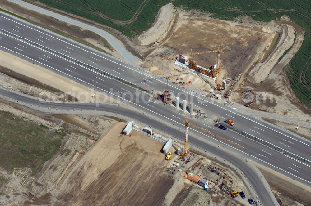 Aerial photograph Schönefeld - Blick auf den Bereich der Stadtautobahn / Zubringer A113n als südöstliches Tor zur Hauptstadt kurz vor der Verkehrsfreigabe. Unter Berücksichtigung des Flughafens Berlin Brandenburg International wurde eine Verkehrskonzeption für den Ausbau des Straßennetzes im Raum Berlin-Schönefeld erarbeitet, die zwei Stufen umfasste. Die erste Stufe sah den vierstreifigen Ausbau der Bundesstraßen B 96a und B 179 mit der Anbindung des Flughafens über zwei Knotenpunkte vor. Inhalt der zweiten Stufe war der Anschluß der Bundesautobahn A 113 neu an die B 96a und B 179. SCHÜßLER Plan Ingenieurgesellschaft, BATEG, EUROVIA, BERGER