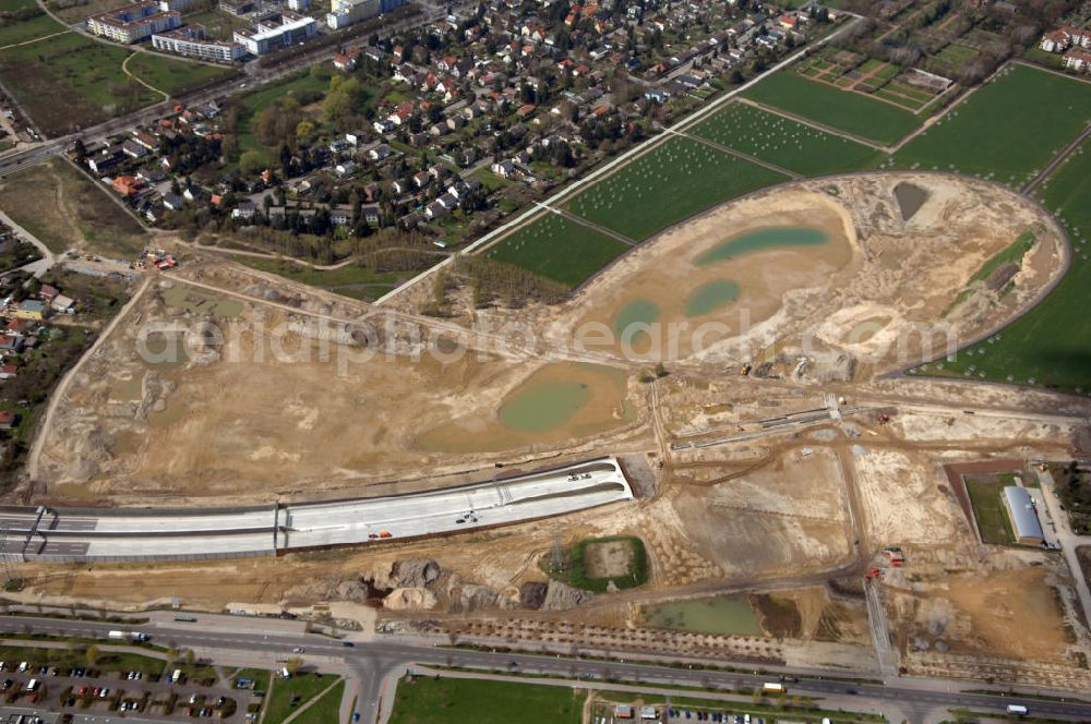 Aerial image Schönefeld - Blick auf den Bereich der Stadtautobahn / Zubringer A113n als südöstliches Tor zur Hauptstadt kurz vor der Verkehrsfreigabe. Unter Berücksichtigung des Flughafens Berlin Brandenburg International wurde eine Verkehrskonzeption für den Ausbau des Straßennetzes im Raum Berlin-Schönefeld erarbeitet, die zwei Stufen umfasste. Die erste Stufe sah den vierstreifigen Ausbau der Bundesstraßen B 96a und B 179 mit der Anbindung des Flughafens über zwei Knotenpunkte vor. Inhalt der zweiten Stufe war der Anschluß der Bundesautobahn A 113 neu an die B 96a und B 179. SCHÜßLER Plan Ingenieurgesellschaft, BATEG, EUROVIA, BERGER