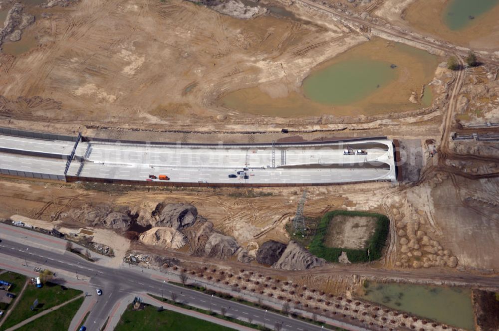 Aerial photograph Schönefeld - Blick auf den Bereich der Stadtautobahn / Zubringer A113n als südöstliches Tor zur Hauptstadt kurz vor der Verkehrsfreigabe. Unter Berücksichtigung des Flughafens Berlin Brandenburg International wurde eine Verkehrskonzeption für den Ausbau des Straßennetzes im Raum Berlin-Schönefeld erarbeitet, die zwei Stufen umfasste. Die erste Stufe sah den vierstreifigen Ausbau der Bundesstraßen B 96a und B 179 mit der Anbindung des Flughafens über zwei Knotenpunkte vor. Inhalt der zweiten Stufe war der Anschluß der Bundesautobahn A 113 neu an die B 96a und B 179. SCHÜßLER Plan Ingenieurgesellschaft, BATEG, EUROVIA, BERGER