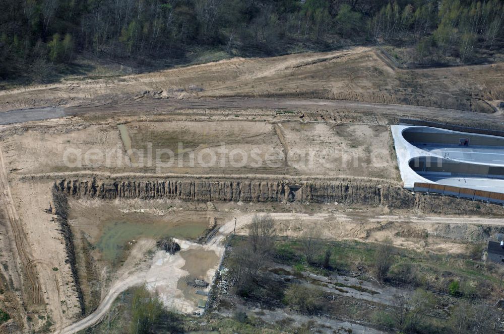 Schönefeld from the bird's eye view: Blick auf den Bereich der Stadtautobahn / Zubringer A113n als südöstliches Tor zur Hauptstadt kurz vor der Verkehrsfreigabe. Unter Berücksichtigung des Flughafens Berlin Brandenburg International wurde eine Verkehrskonzeption für den Ausbau des Straßennetzes im Raum Berlin-Schönefeld erarbeitet, die zwei Stufen umfasste. Die erste Stufe sah den vierstreifigen Ausbau der Bundesstraßen B 96a und B 179 mit der Anbindung des Flughafens über zwei Knotenpunkte vor. Inhalt der zweiten Stufe war der Anschluß der Bundesautobahn A 113 neu an die B 96a und B 179. SCHÜßLER Plan Ingenieurgesellschaft, BATEG, EUROVIA, BERGER