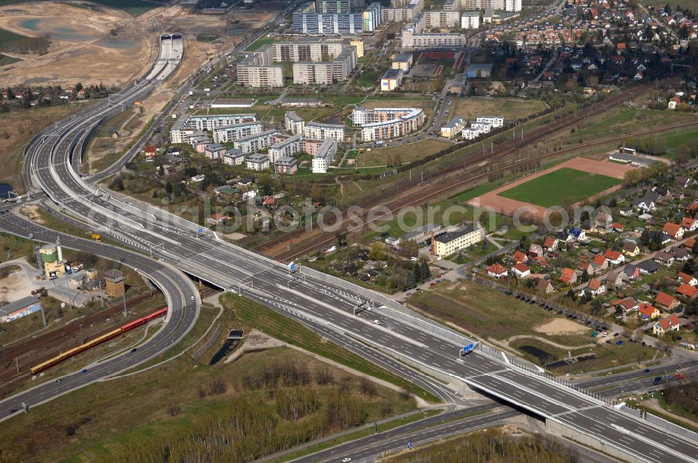 Aerial image Schönefeld - Blick auf den Bereich der Stadtautobahn / Zubringer A113n als südöstliches Tor zur Hauptstadt kurz vor der Verkehrsfreigabe. Unter Berücksichtigung des Flughafens Berlin Brandenburg International wurde eine Verkehrskonzeption für den Ausbau des Straßennetzes im Raum Berlin-Schönefeld erarbeitet, die zwei Stufen umfasste. Die erste Stufe sah den vierstreifigen Ausbau der Bundesstraßen B 96a und B 179 mit der Anbindung des Flughafens über zwei Knotenpunkte vor. Inhalt der zweiten Stufe war der Anschluß der Bundesautobahn A 113 neu an die B 96a und B 179. SCHÜßLER Plan Ingenieurgesellschaft, BATEG, EUROVIA, BERGER