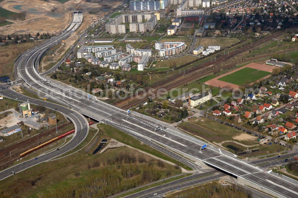 Aerial photograph Schönefeld - Blick auf den Bereich der Stadtautobahn / Zubringer A113n als südöstliches Tor zur Hauptstadt kurz vor der Verkehrsfreigabe. Unter Berücksichtigung des Flughafens Berlin Brandenburg International wurde eine Verkehrskonzeption für den Ausbau des Straßennetzes im Raum Berlin-Schönefeld erarbeitet, die zwei Stufen umfasste. Die erste Stufe sah den vierstreifigen Ausbau der Bundesstraßen B 96a und B 179 mit der Anbindung des Flughafens über zwei Knotenpunkte vor. Inhalt der zweiten Stufe war der Anschluß der Bundesautobahn A 113 neu an die B 96a und B 179. SCHÜßLER Plan Ingenieurgesellschaft, BATEG, EUROVIA, BERGER