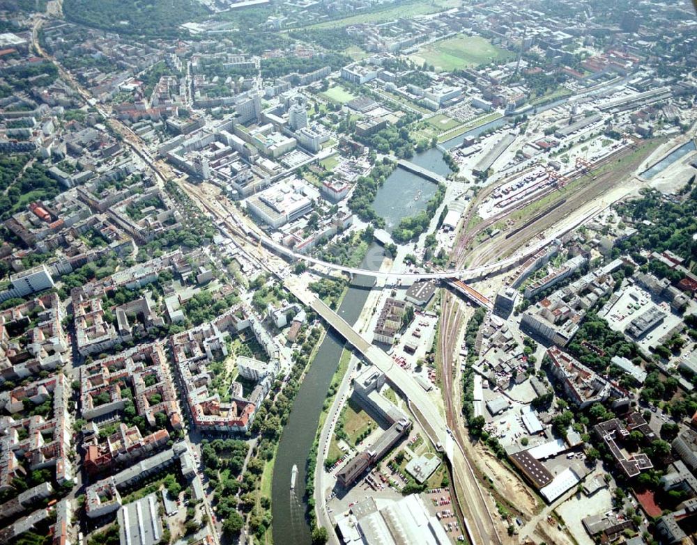 Aerial image Berlin - Wedding - Ausbau des DB - Innenringes zwischen dem Berliner Westhafen und der Müllerstraße am Bereich der Perleberger Brücke in Berlin - Wedding.