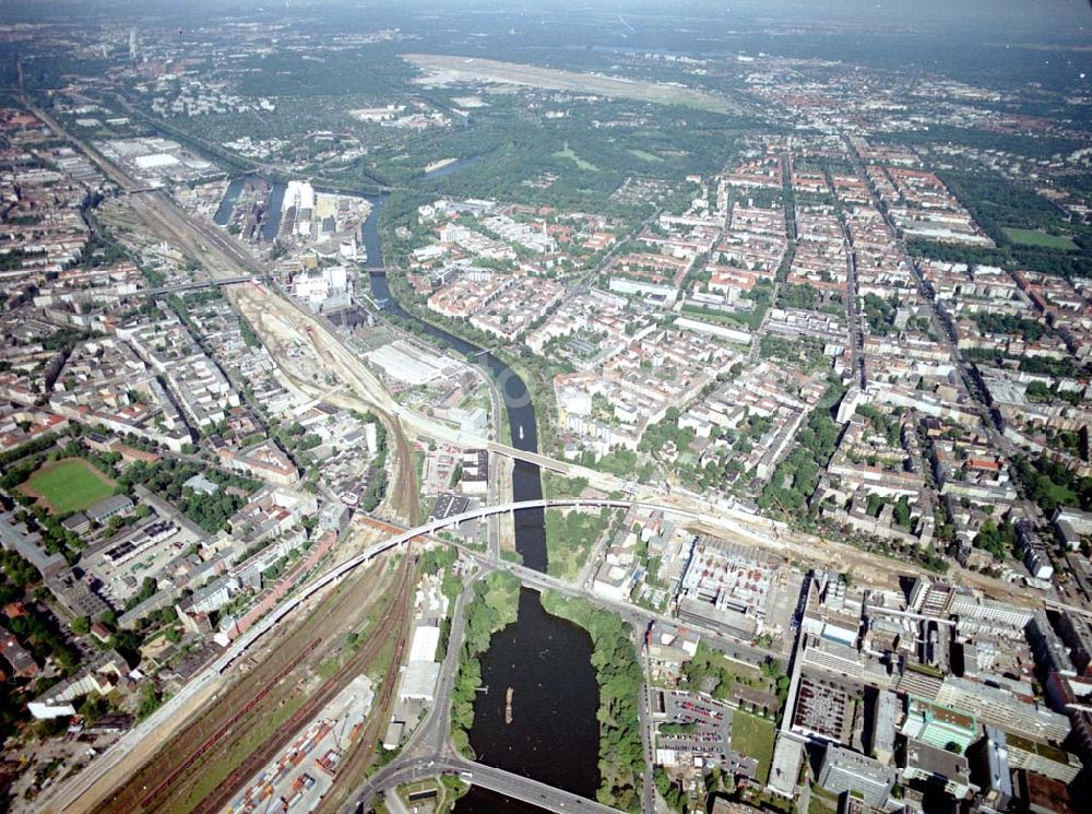 Berlin - Wedding from the bird's eye view: Ausbau des DB - Innenringes zwischen dem Berliner Westhafen und der Müllerstraße am Bereich der Perleberger Brücke in Berlin - Wedding.