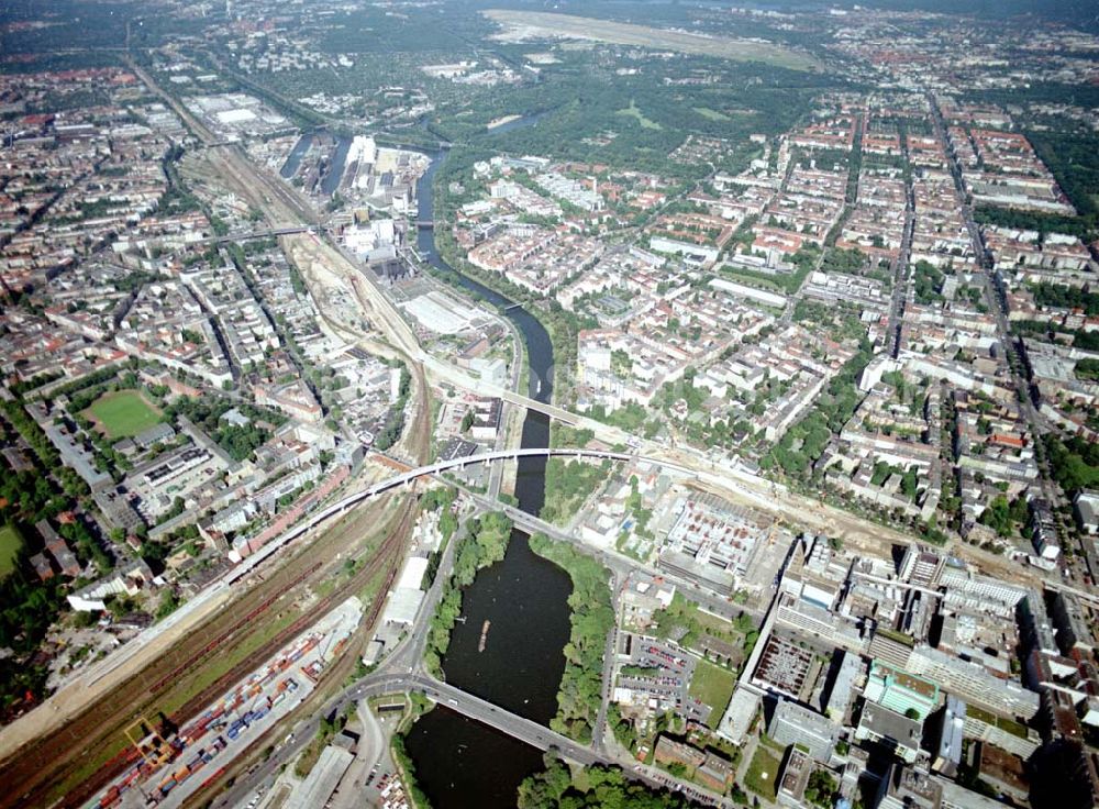 Aerial image Berlin - Wedding - Ausbau des DB - Innenringes zwischen dem Berliner Westhafen und der Müllerstraße am Bereich der Perleberger Brücke in Berlin - Wedding.