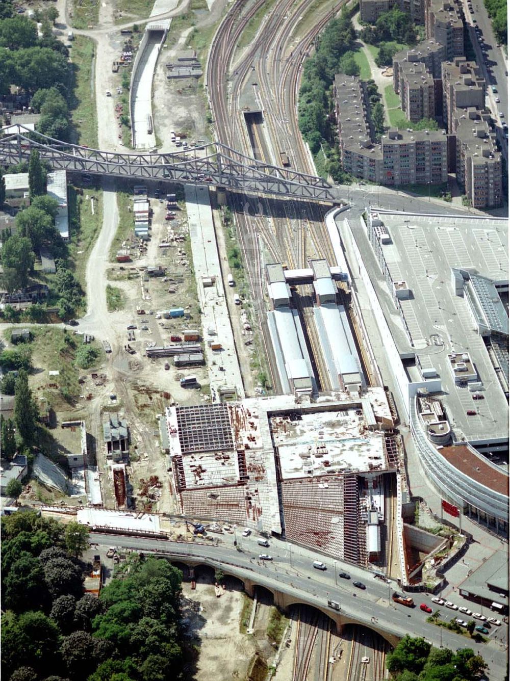 Berlin - Wedding from the bird's eye view: Ausbau des Innernringes der Deutschen Bahn zwischen dem Bereich S-Bhf. Gesundbrunnen.