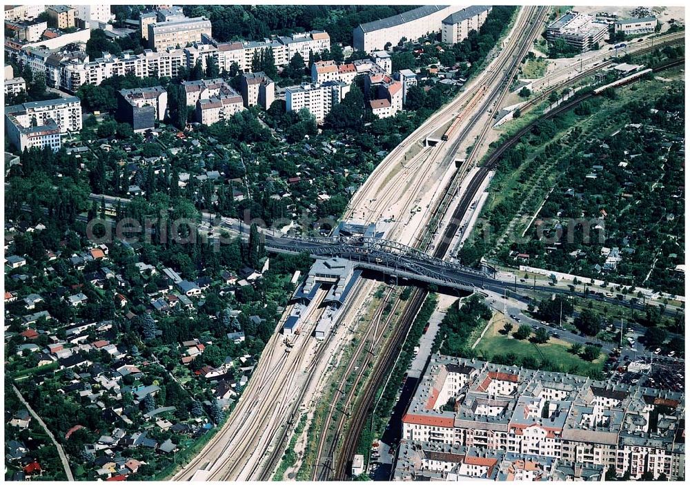 Berlin - Prenzlauer Berg / Wedding from the bird's eye view: Ausbau des Innernringes der Deutschen Bahn zwischen dem Bereich Bornholmer Brücke - Nordkreuz - S-Bhf. Gesundbrunnen.