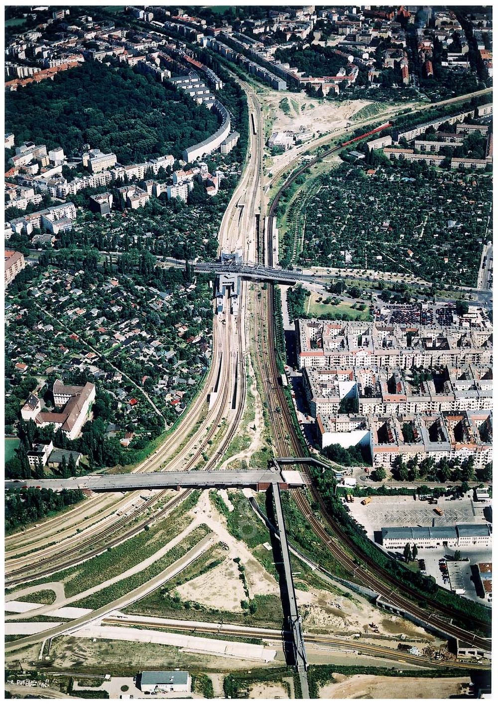 Aerial image Berlin - Wedding - Ausbau des Innernringes der Deutschen Bahn zwischen dem Bereich Bornholmer Brücke - Nordkreuz - S-Bhf. Gesundbrunnen.