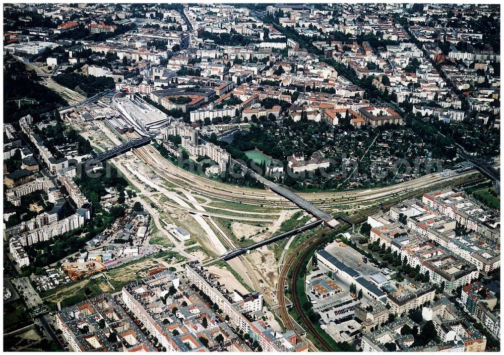 Aerial photograph Berlin - Wedding - Ausbau des Innernringes der Deutschen Bahn zwischen dem Bereich Bornholmer Brücke - Nordkreuz - S-Bhf. Gesundbrunnen.