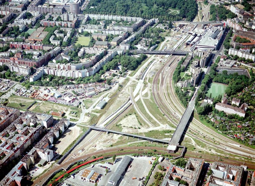 Berlin - Wedding from the bird's eye view: Ausbau des Innernringes der Deutschen Bahn zwischen dem Bereich Nordkreuz - S-Bhf. Gesundbrunnen.