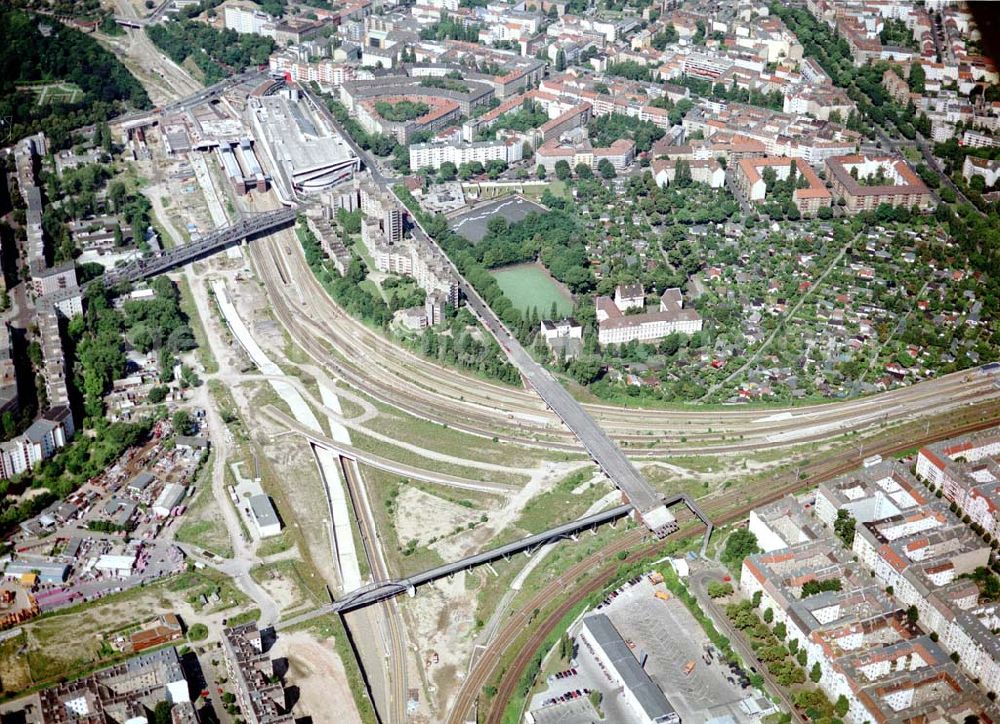 Berlin - Wedding from the bird's eye view: Ausbau des Innernringes der Deutschen Bahn zwischen dem Bereich Nordkreuz - S-Bhf. Gesundbrunnen.