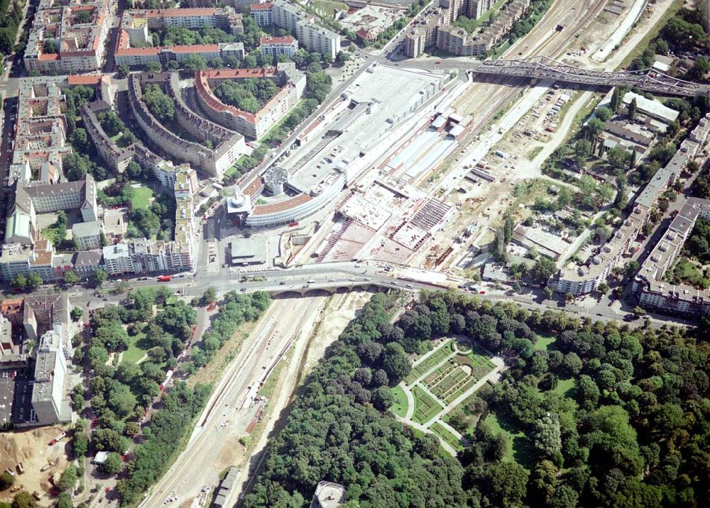 Berlin - Wedding from the bird's eye view: Ausbau des Innernringes der Deutschen Bahn zwischen dem Bereich Nordkreuz - S-Bhf. Gesundbrunnen.