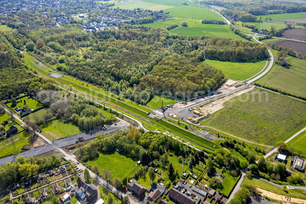 Bergkamen from above - Expansion of the bypass - bypass Kuhbachbruecke on the L821n between Erich-Ollenhauer-Strasse and Luenener Strasse at the In der Schlenke industrial estate in Bergkamen in the Ruhr area in the federal state of North Rhine-Westphalia, Germany